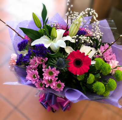 Signature Handtie - Signature Handtie - flowers may vary